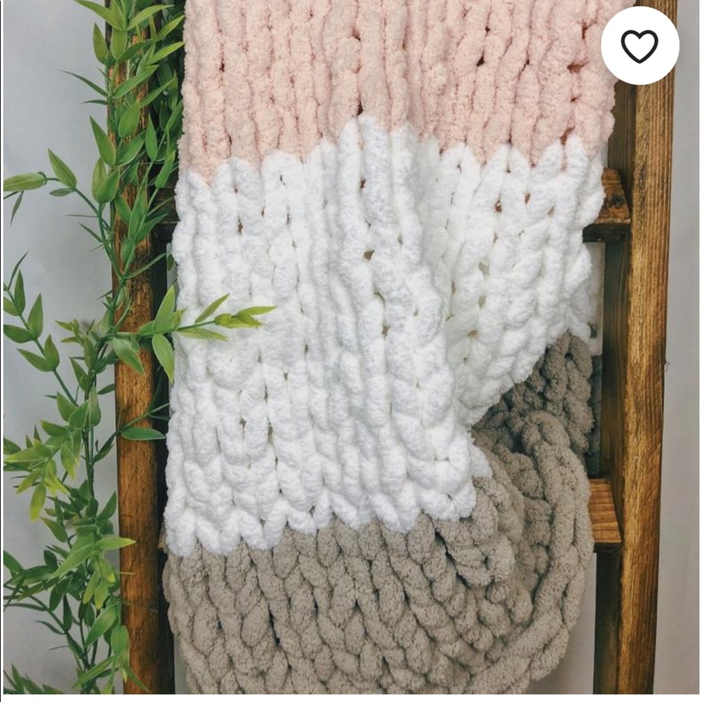 Handmade Chunky Knit Blanket 🤍💕
